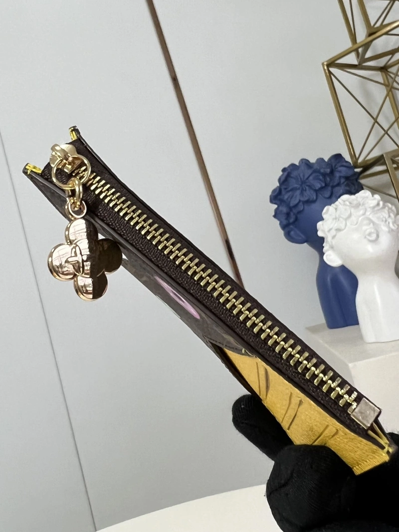 LV Wallets 4365A-0170