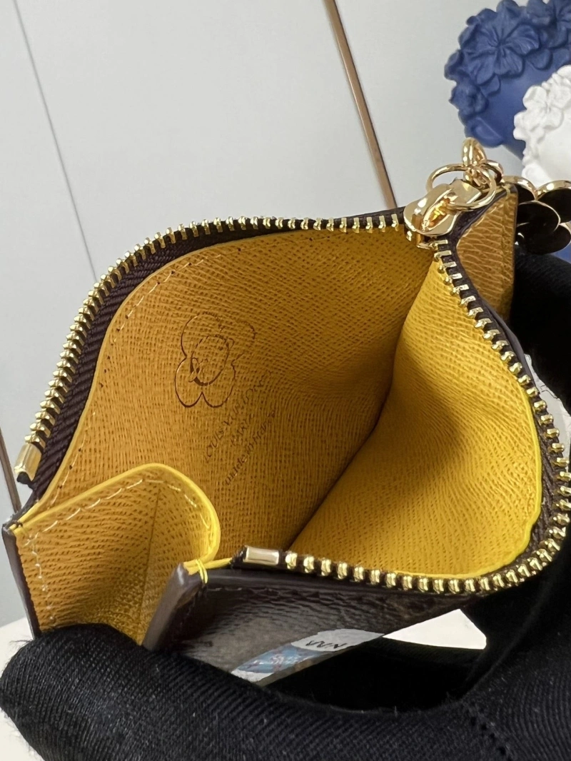 LV Wallets 4365A-0170