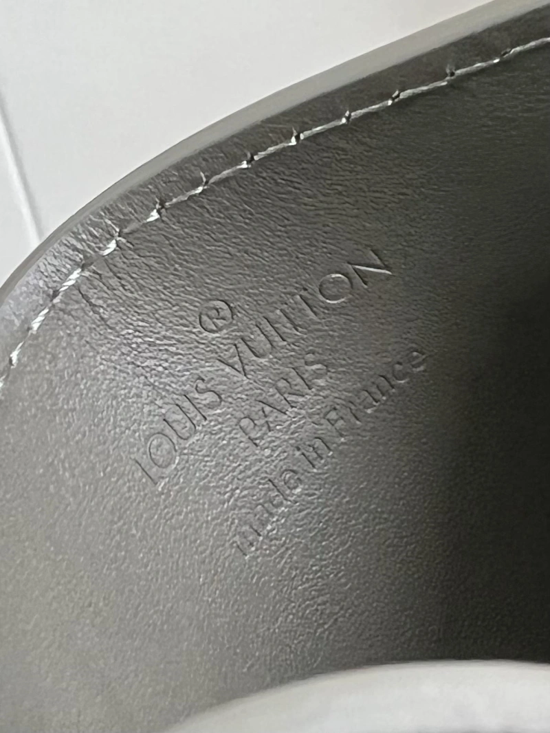 LV Wallets 4365A-0188