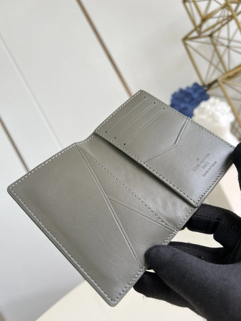 LV Wallets 4365A-0189