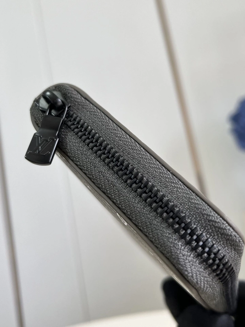 LV Wallets 4365A-0192