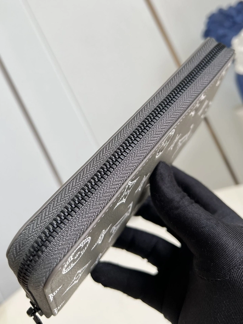 LV Wallets 4365A-0192