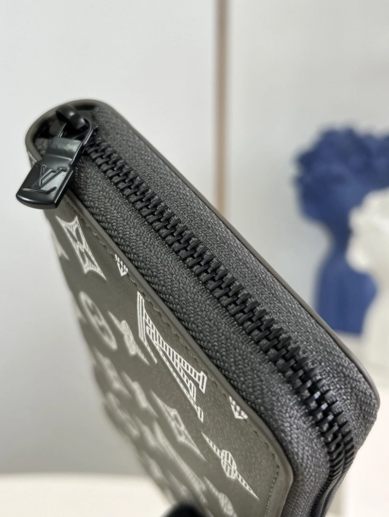 LV Wallets 4365A-0193