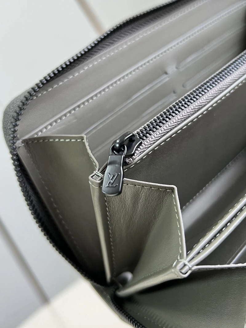 LV Wallets 4365A-0193