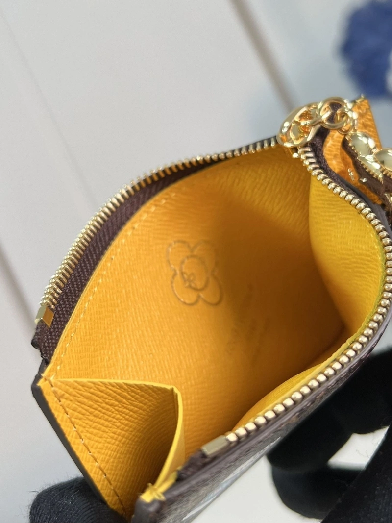 LV Wallets 4365A-0256