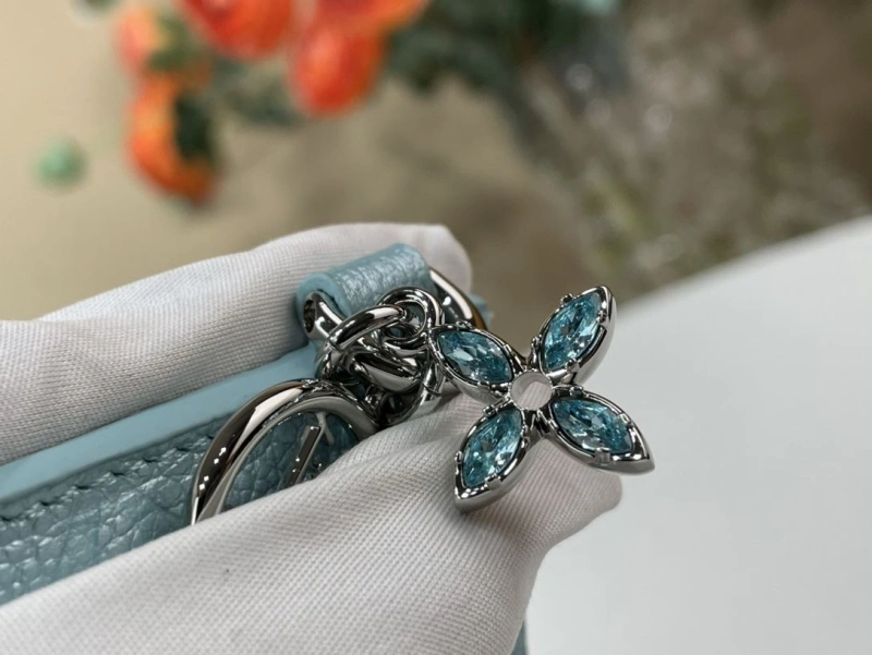 LV Wallets 4365A-0295