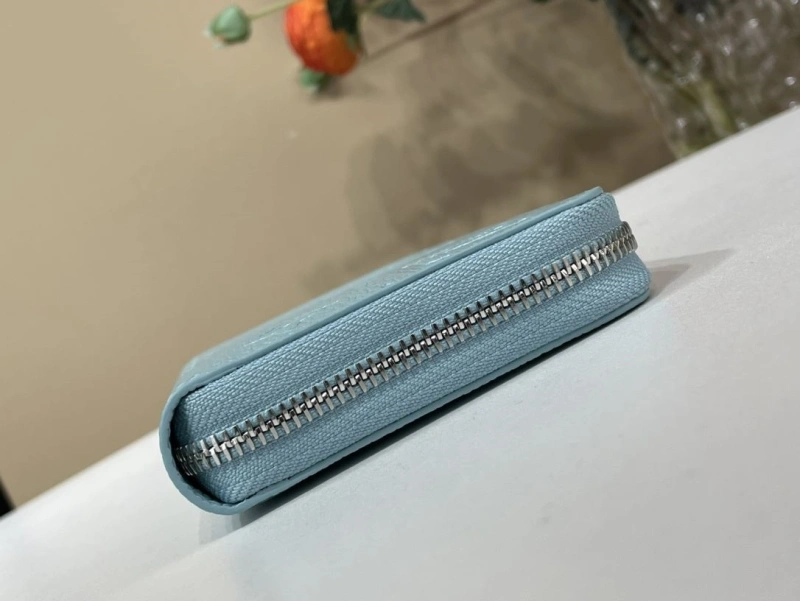 LV Wallets 4365A-0301