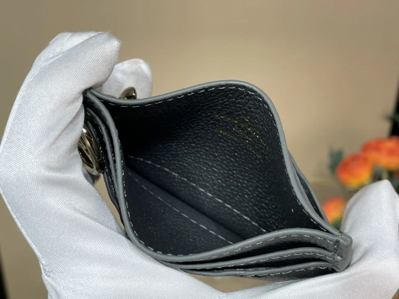 LV Wallets 4365A-0303