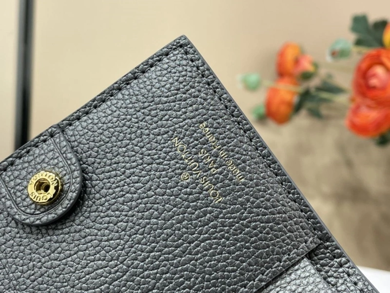 LV Wallets 4365A-0304