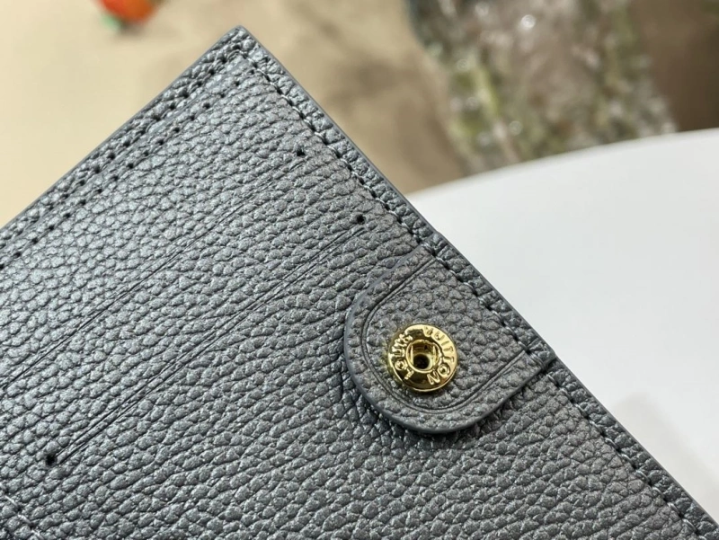 LV Wallets 4365A-0304