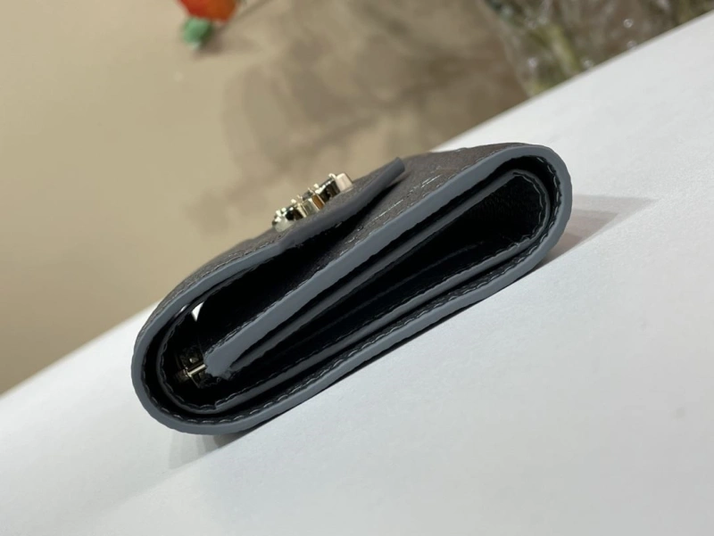 LV Wallets 4365A-0307