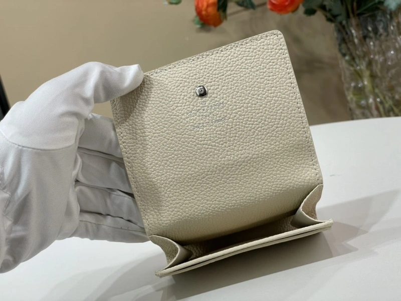 LV Wallets 4365A-0313