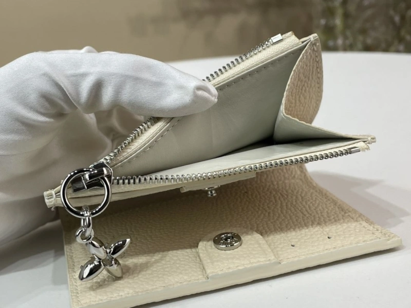 LV Wallets 4365A-0314