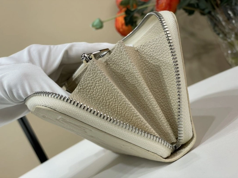 LV Wallets 4365A-0315