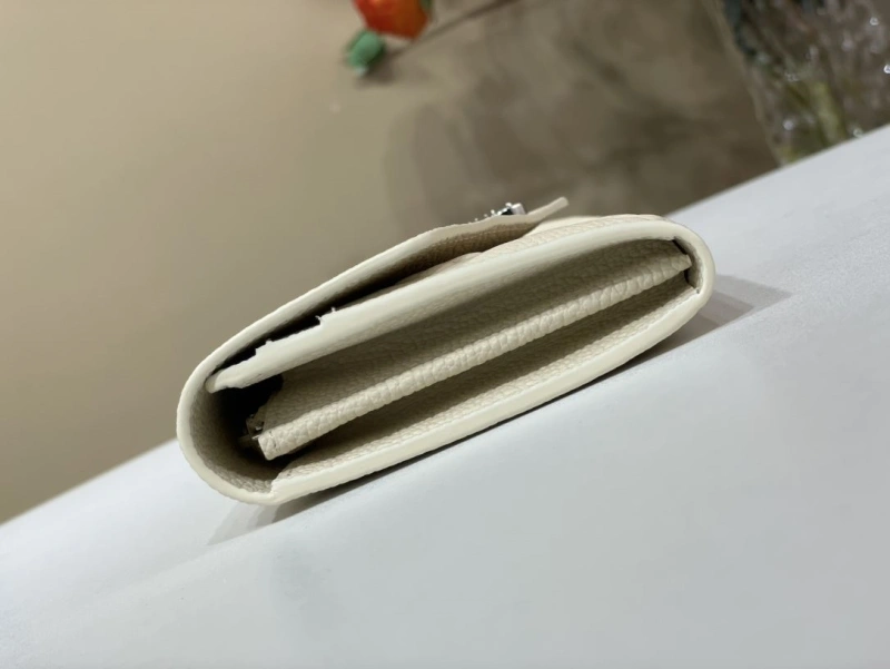 LV Wallets 4365A-0316