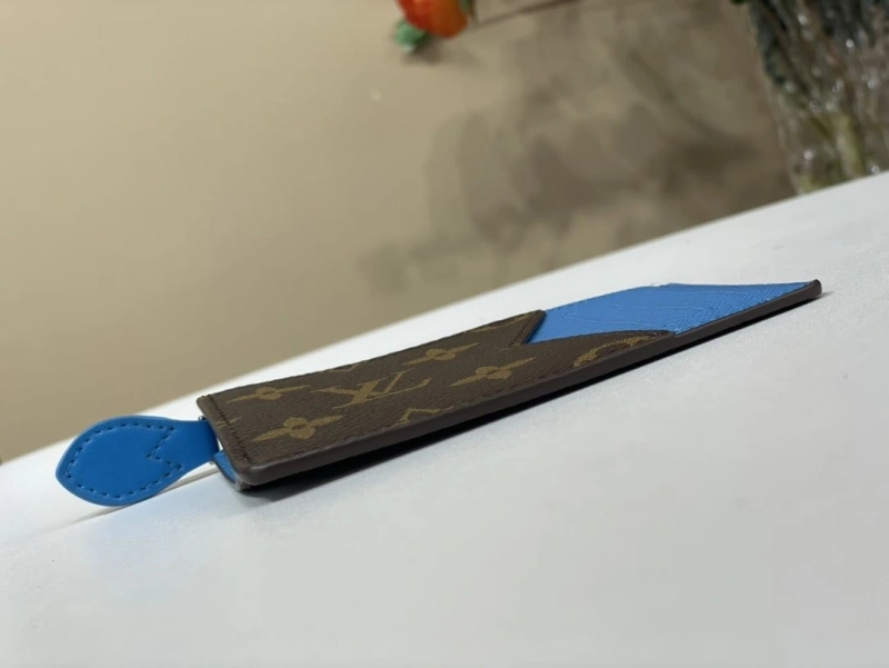 LV Wallets 4365A-0321