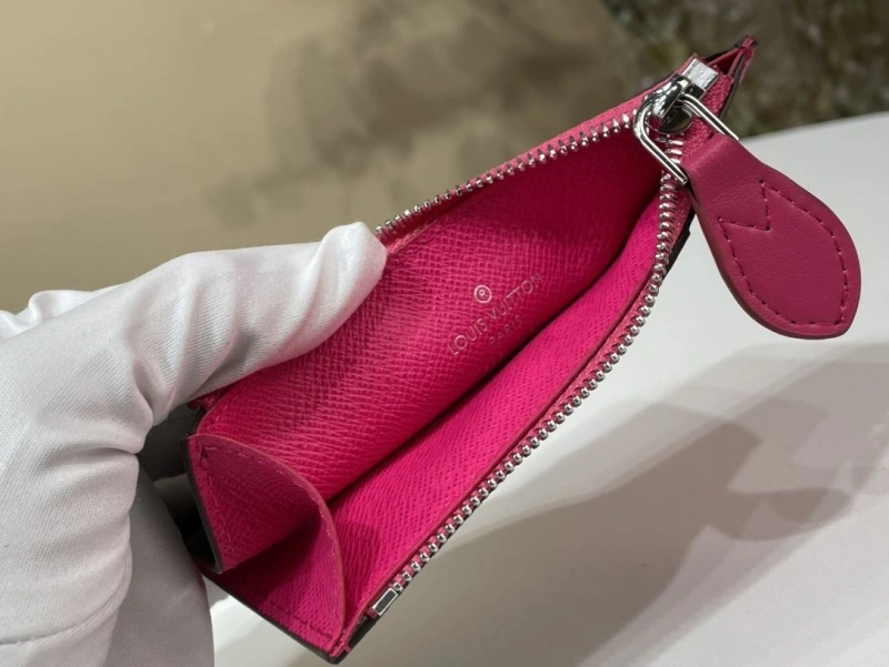 LV Wallets 4365A-0322