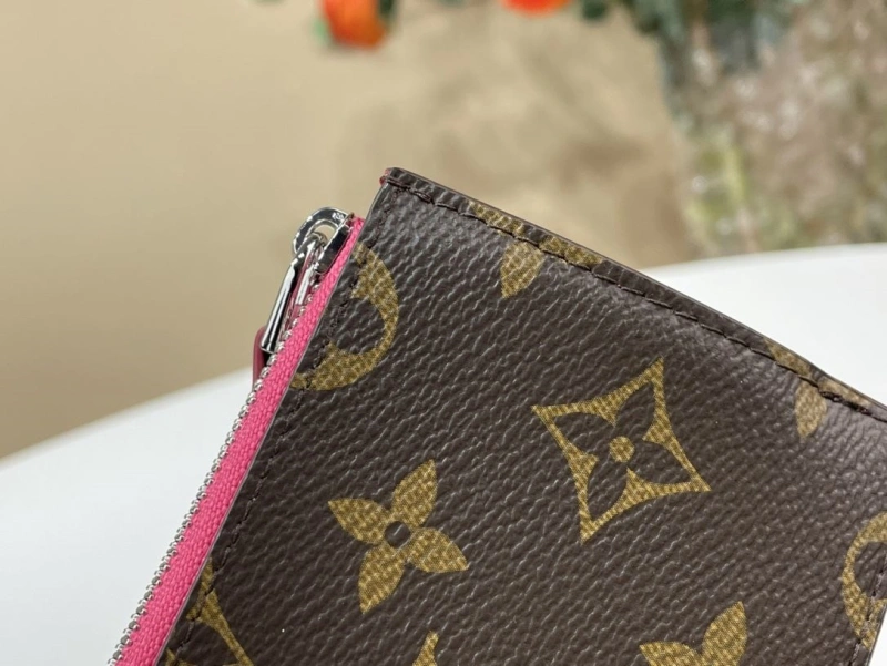 LV Wallets 4365A-0322