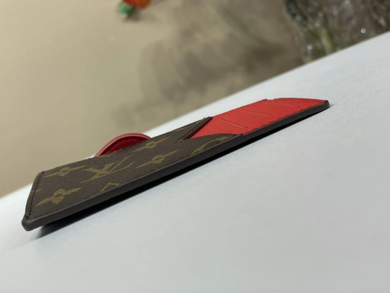 LV Wallets 4365A-0323