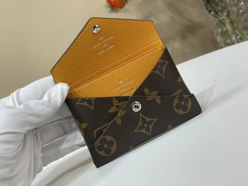 LV Wallets 4365A-0324