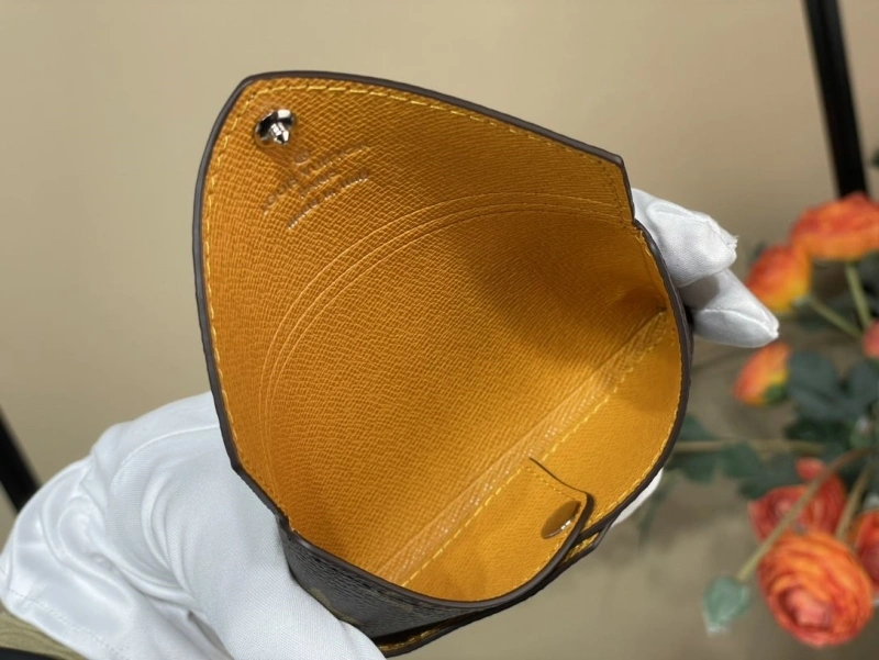 LV Wallets 4365A-0324