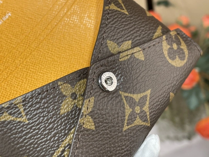 LV Wallets 4365A-0324
