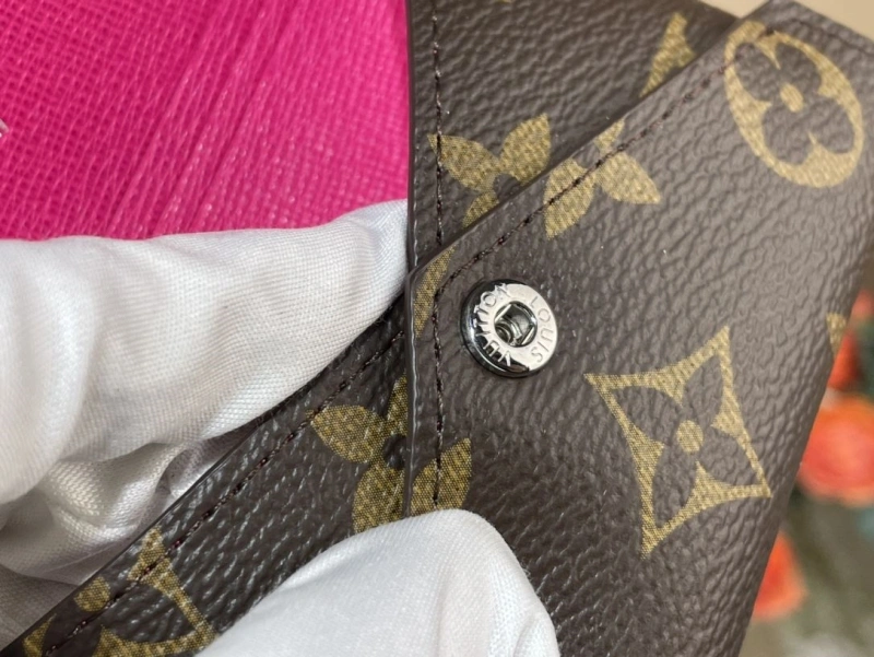 LV Wallets 4365A-0325