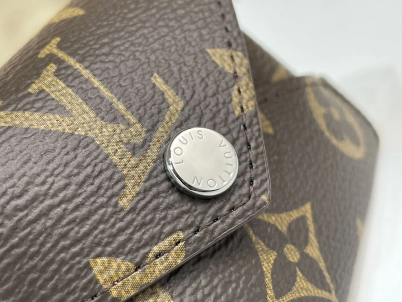 LV Wallets 4365A-0325