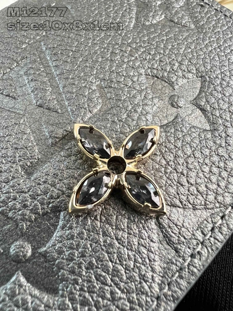 LV Wallets 4365A-0370