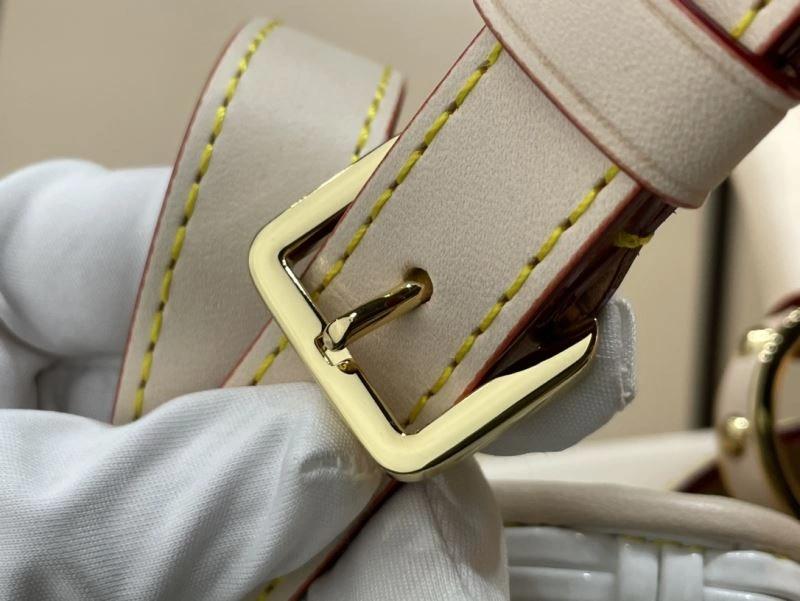 LV Capucines Bags 4365F-0008