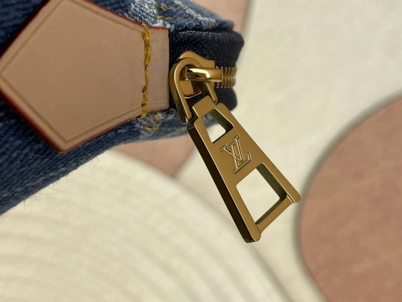 LV Clutch Bags 4365G-0002