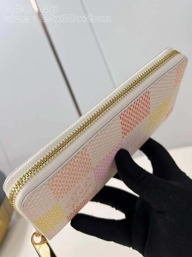 LV Wallets 4365H-0182