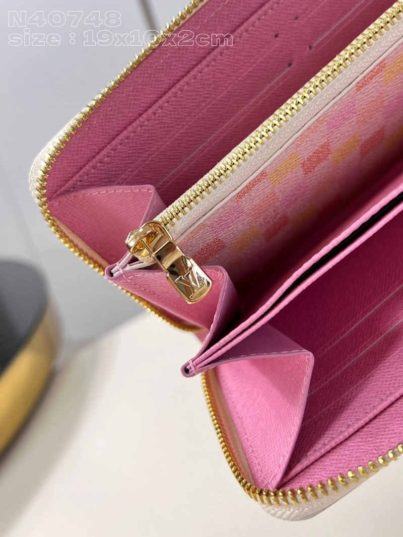 LV Wallets 4365H-0182