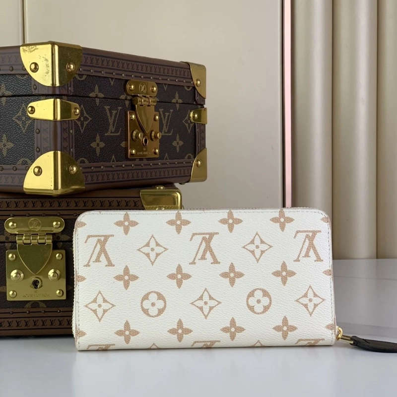 LV Wallets 4365H-0241