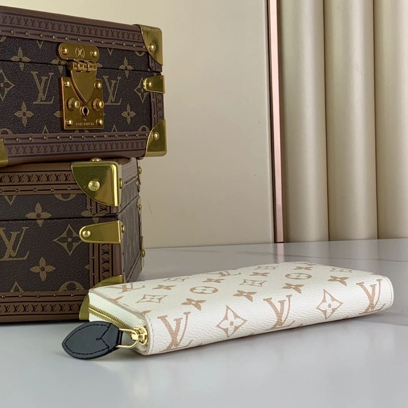 LV Wallets 4365H-0241