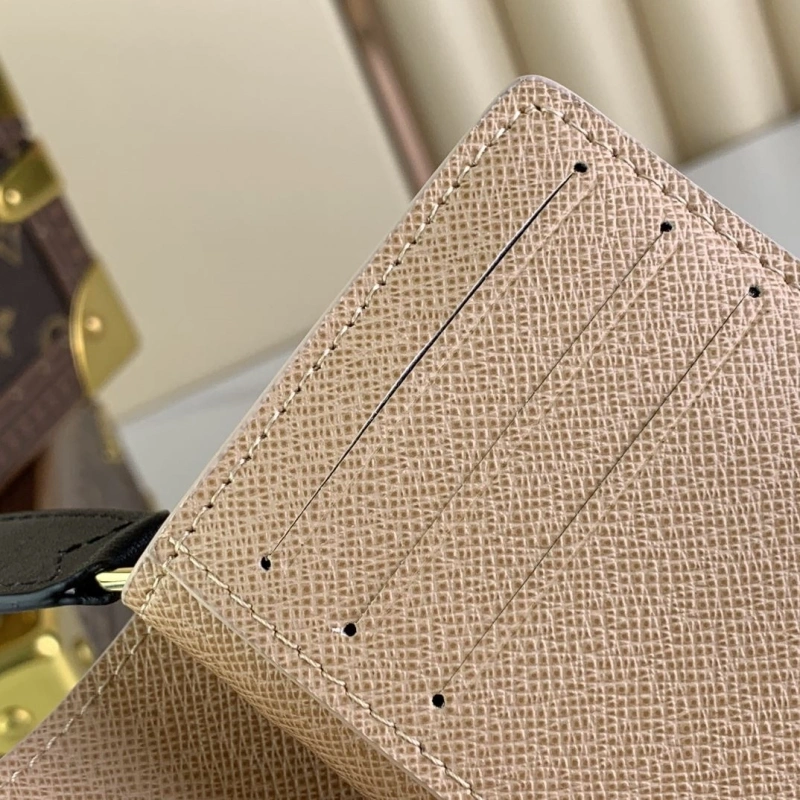 LV Wallets 4365H-0242