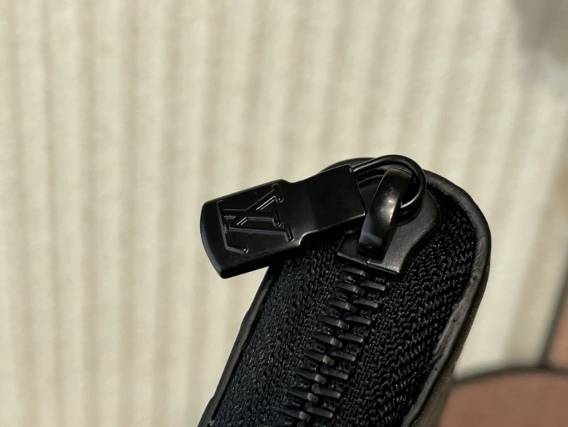 LV Wallets 4365H-0373