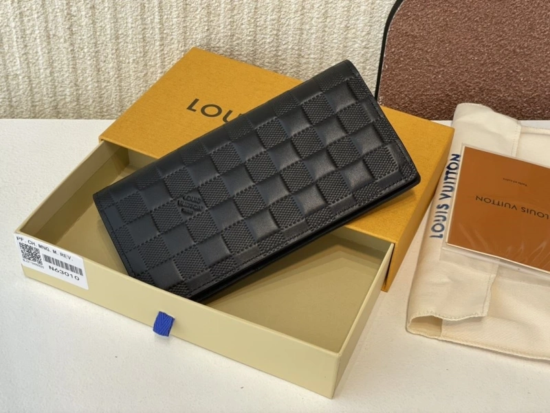 LV Wallets 4365H-0379