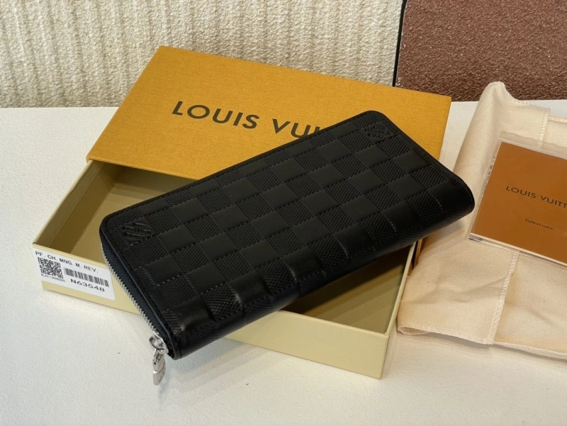 LV Wallets 4365H-0380