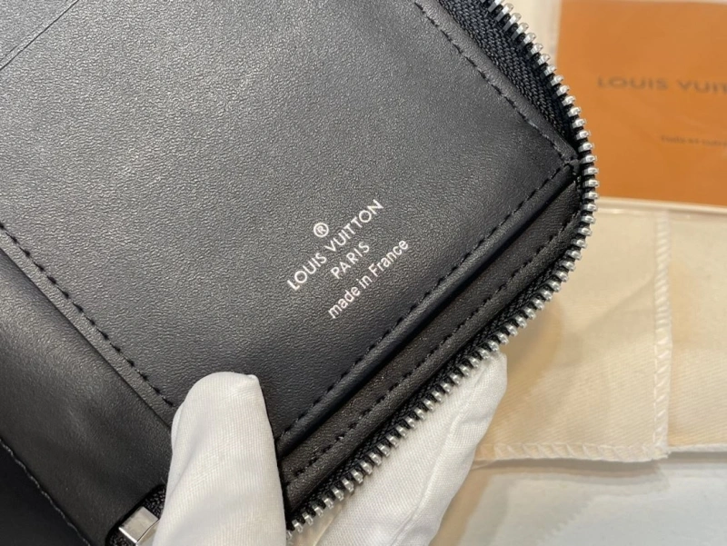 LV Wallets 4365H-0380