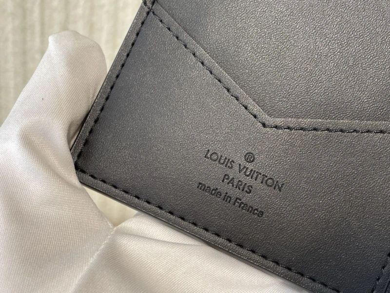 LV Wallets 4365H-0381