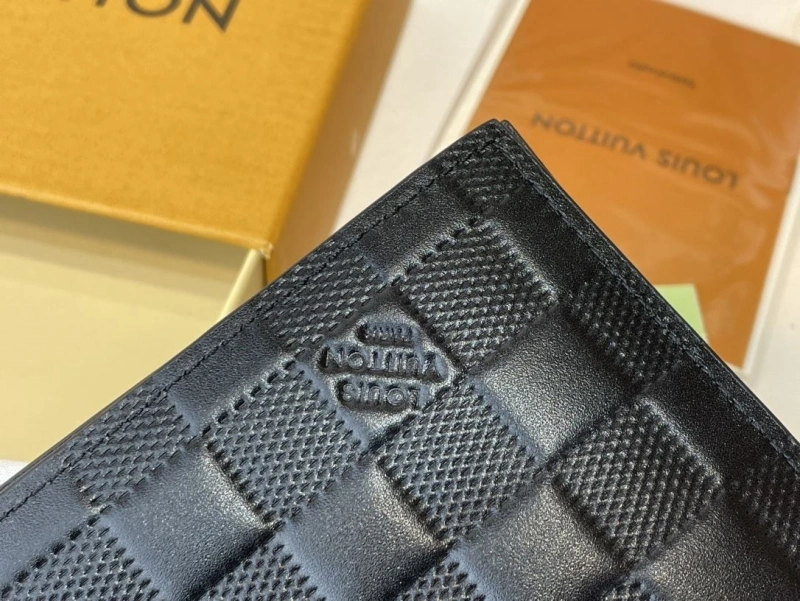 LV Wallets 4365H-0381