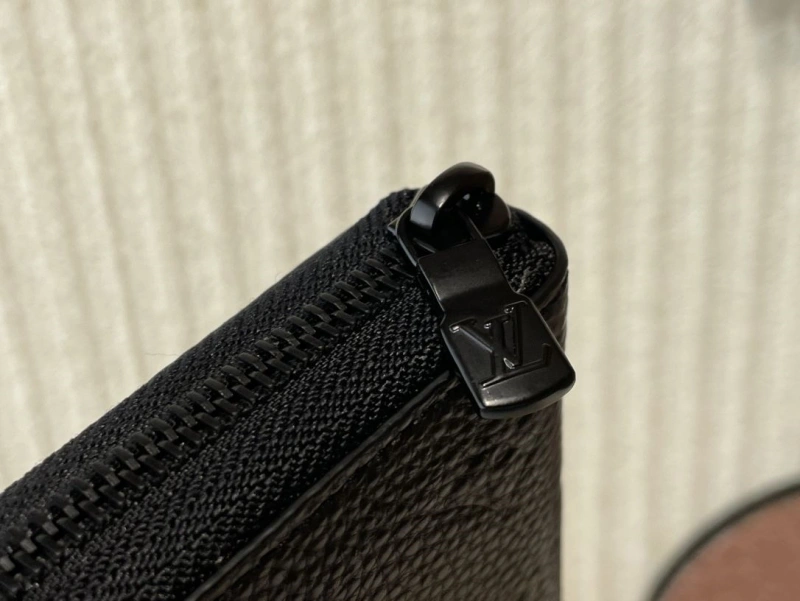 LV Wallets 4365H-0383