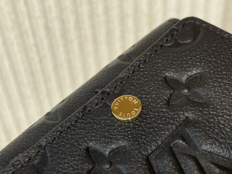 LV Wallets 4365H-0384