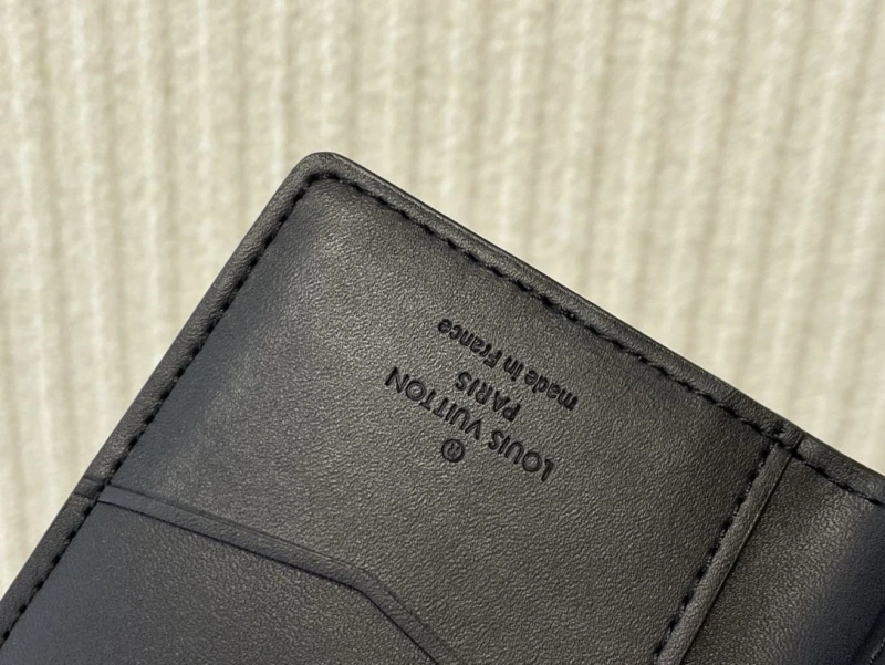 LV Wallets 4365H-0385