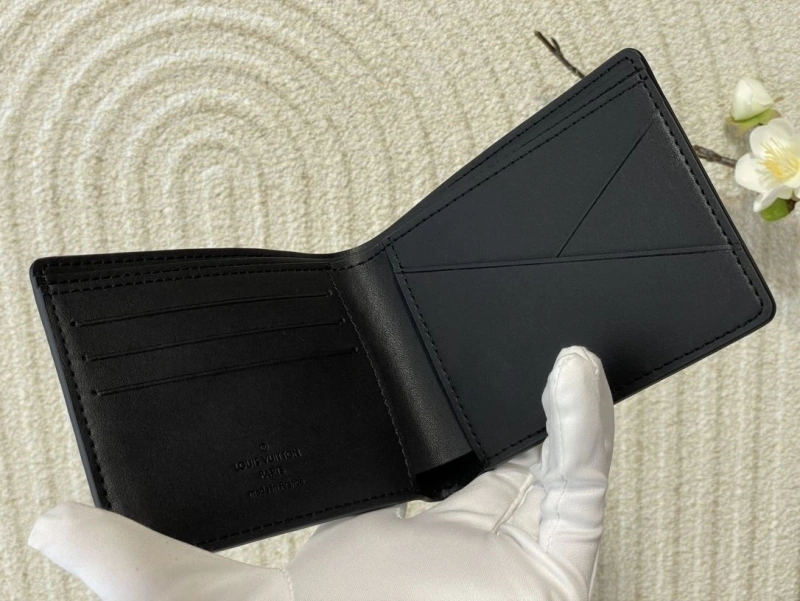 LV Wallets 4365H-0386