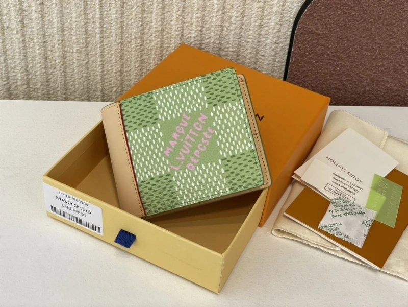 LV Wallets 4365H-0390