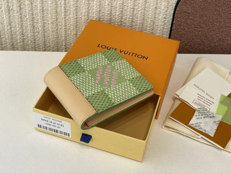 LV Wallets 4365H-0390