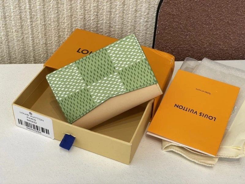 LV Wallets 4365H-0391