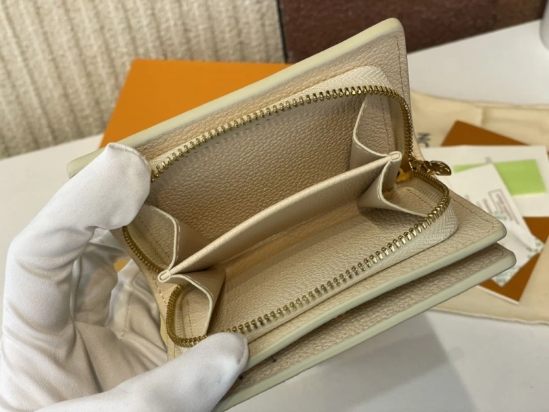 LV Wallets 4365H-0522